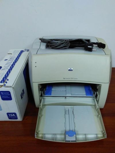 Лот: 6358737. Фото: 1. Принтер LaserJet 1000 + доп картридж... Лазерные принтеры