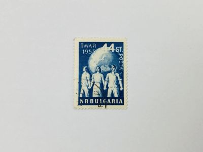 Лот: 23594215. Фото: 1. День Труда. Три рабочих и глобус... Марки
