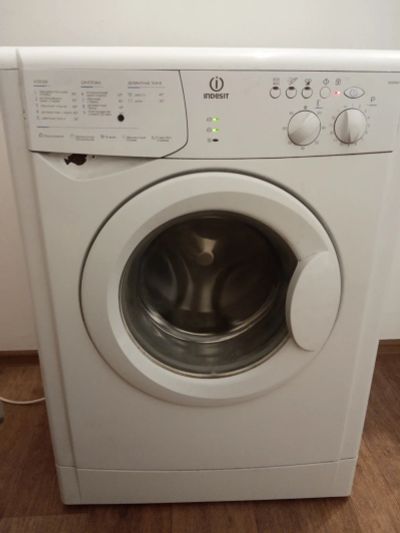 Лот: 16544995. Фото: 1. Стиральная машинка Indesit WISN... Стиральные машины