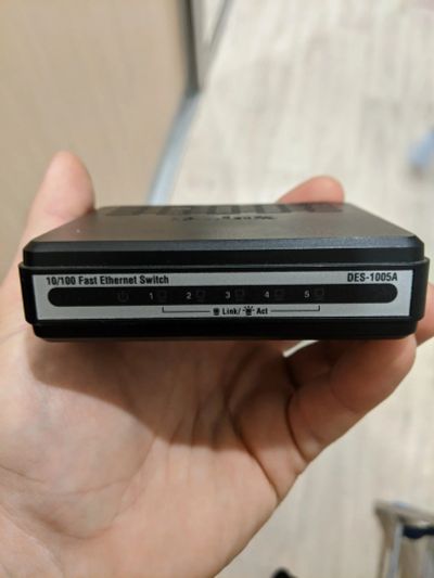 Лот: 16803235. Фото: 1. Коммутатор Свич D-Link Des-1005A. Коммутаторы