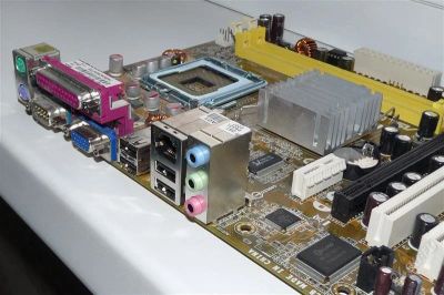 Лот: 913073. Фото: 1. Материнская плата ASUS P5GC-MX... Материнские платы