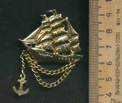 Лот: 17738840. Фото: 1. ( № 9509 ) значки детство,Брошь-значок... Сувенирные
