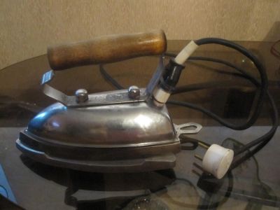 Лот: 7626090. Фото: 1. утюг электрический с подставкой... Утюги, парогенераторы, отпариватели