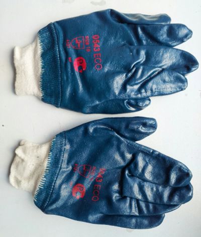 Лот: 19643518. Фото: 1. Перчатки 5-палые с полным нитриловым... Очки, каски, защитные приспособления
