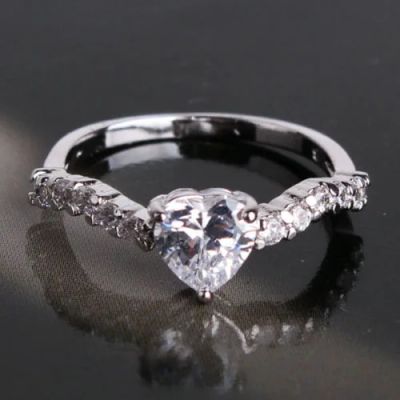 Лот: 4433823. Фото: 1. Кольцо "Сердечко" Swarovski. Кольца, перстни