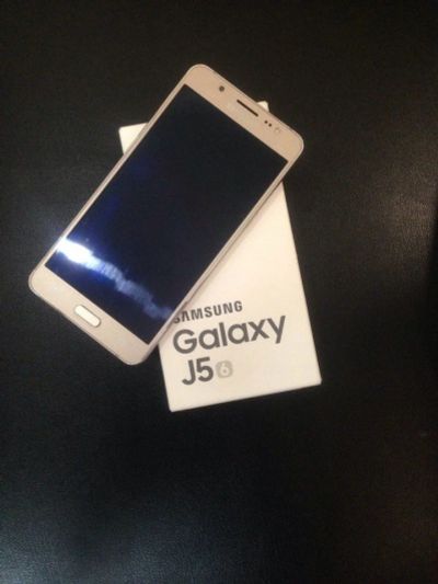 Лот: 9304608. Фото: 1. Samsung Galaxy J5. Смартфоны