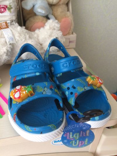 Лот: 9751679. Фото: 1. crocs оригинал, размер C13. Сандалии
