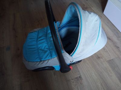Лот: 17584991. Фото: 1. Автолюлька zippy sport голубая. Детские автокресла