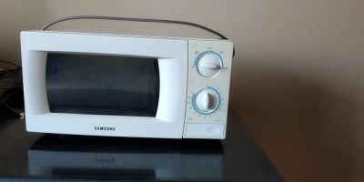 Лот: 12042011. Фото: 1. Микроволновая печь Samsung. Микроволновки, мини-печи