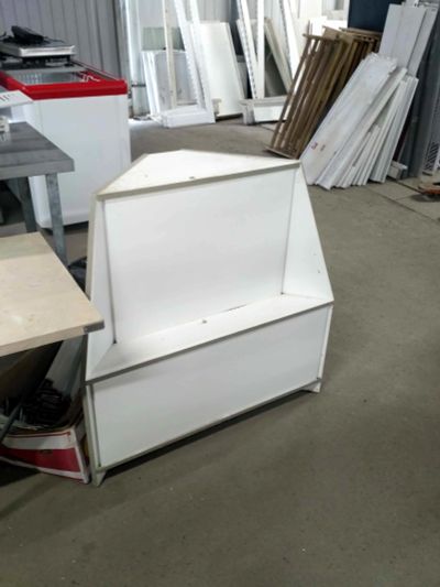 Лот: 13846012. Фото: 1. Прилавок из лдсп угловой (б/у... Торговое