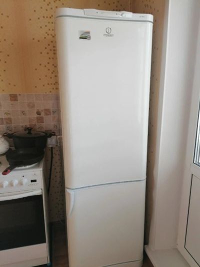 Лот: 17383511. Фото: 1. Холодильник Indesit двухкамерный. Холодильники, морозильные камеры