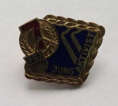 Лот: 8046920. Фото: 1. Тяжелый знак ГДР. Jung aktivist... Сувенирные