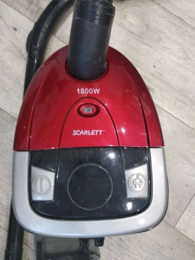 Лот: 13716388. Фото: 1. Пылесос Scarlett. Пылесосы, паровые швабры