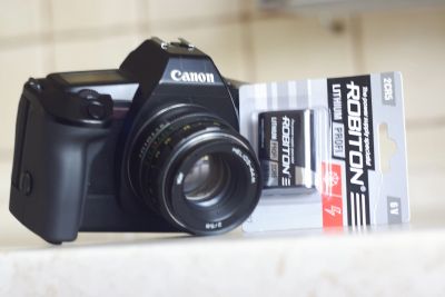 Лот: 11590320. Фото: 1. пленочный Canon eos 620 c обьективом... Плёночные зеркальные