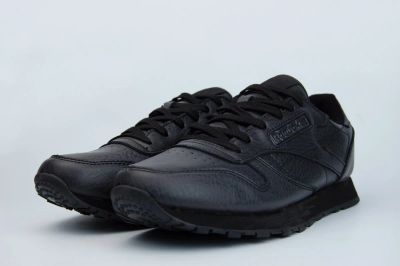 Лот: 16946584. Фото: 1. Кроссовки Reebok CL Leather Triple... Кеды, кроссовки, слипоны