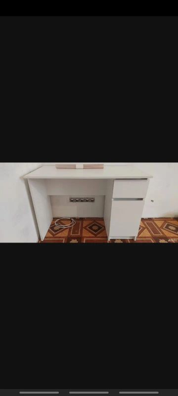 Лот: 25365536. Фото: 1. Стол письменный. Компьютерные и письменные столы