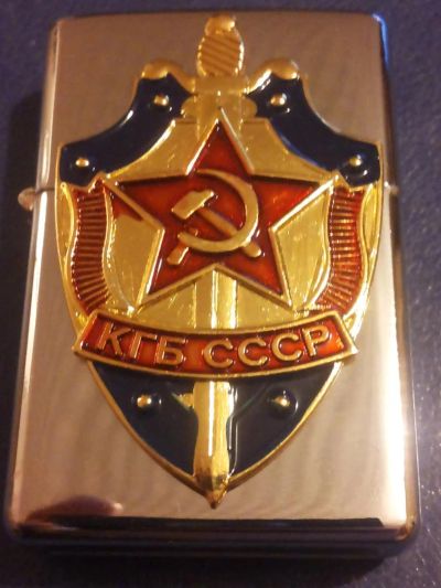 Лот: 4655100. Фото: 1. Зажигалка Бензиновая "КГБ СССР... Зажигалки, спички, пепельницы