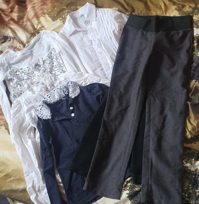 Лот: 17709301. Фото: 1. Блузки школьные и брюки. Рубашки, блузки, водолазки