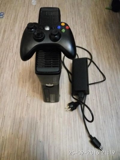 Лот: 8237126. Фото: 1. XBOX 360 Freeboot 320gb+ беспроводной... Консоли