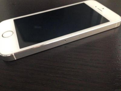 Лот: 3774060. Фото: 1. Apple iPhone 5s silver free sim... Смартфоны