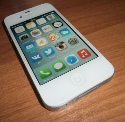 Лот: 4527113. Фото: 1. Apple iPhone 4s 32gb white + ништяки... Смартфоны