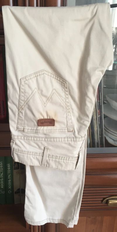 Лот: 20656433. Фото: 1. Одежда - Джинсы "Wrangler" (кремовые... Брюки, джинсы, шорты