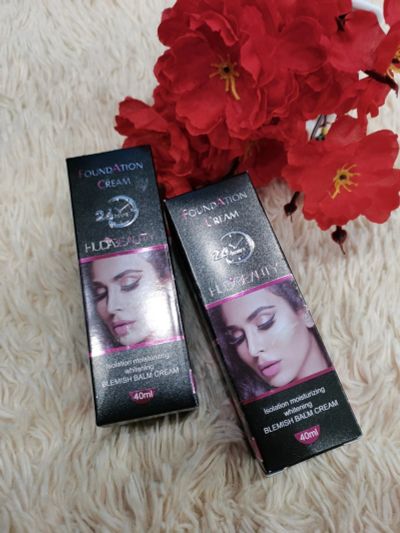 Лот: 17586905. Фото: 1. Тональный крем от Huda Beauty. Макияж