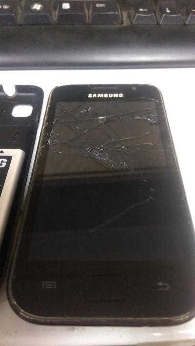 Лот: 10052730. Фото: 1. Телефон Samsung GT-I9003 (10409... Кнопочные мобильные телефоны