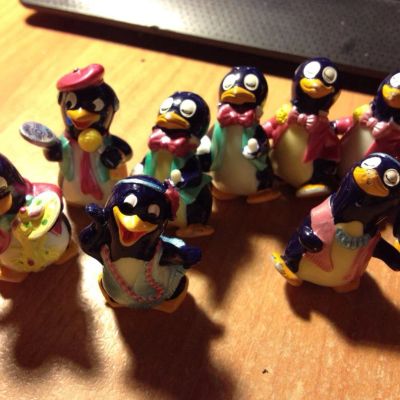 Лот: 6730316. Фото: 1. Игрушки из Киндер сюрприза Пингвины. Игрушки