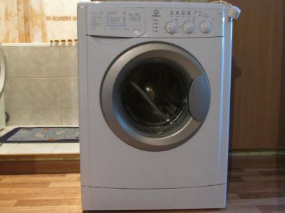 Лот: 6564126. Фото: 1. Стиральная машина indesit wisl... Стиральные машины