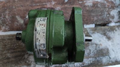 Лот: 17127510. Фото: 1. Масляный насос на гидравлику БГ... Другое (автозапчасти)