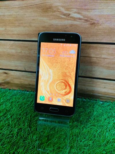 Лот: 17211197. Фото: 1. Смартфон Samsung Galaxy J1 (2016... Смартфоны