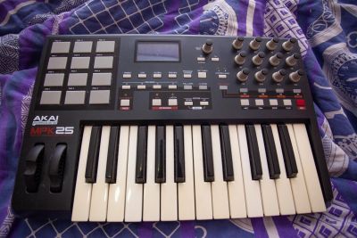 Лот: 16835473. Фото: 1. MIDI клавиатура AKAI PRO MPK25. MIDI-оборудование