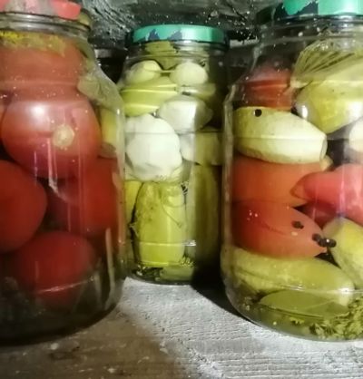 Лот: 15111321. Фото: 1. Маринованное ассорти:огурцы и... Домашние заготовки