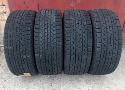 Лот: 3025864. Фото: 1. Зимняя резина 235 45 R17 Bridgestone... Шины