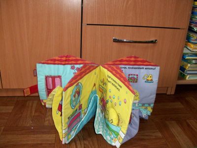 Лот: 9479626. Фото: 1. Мягкая развивающая КНИЖкА-игрушка... Развивающие