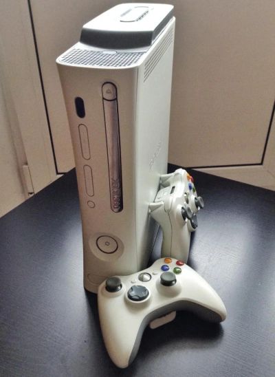 Лот: 5368134. Фото: 1. Xbox 360 60GB 2 геймпада(джойстика... Игровые приставки, консоли