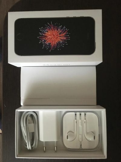 Лот: 10649631. Фото: 1. iPhone se 128 g. 3D-очки