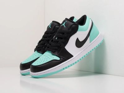 Лот: 18825310. Фото: 1. Кроссовки Nike Air Jordan 1 Low... Кеды, кроссовки, слипоны