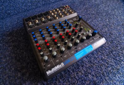 Лот: 12595292. Фото: 1. Микшер/аудиоинтерфейс Alesis MultiMix... Микшеры, предусилители, микрофонные эффекты