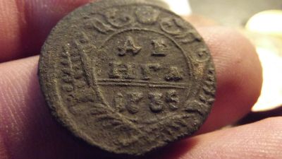 Лот: 11522051. Фото: 1. Хорошая, рельефная денга 1735... Россия до 1917 года