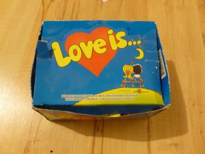 Лот: 11096522. Фото: 1. Жвачка LOVE IS (Лав из) коробка... Жевательная резинка