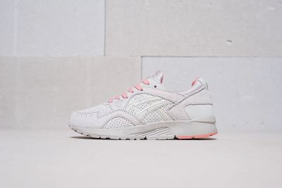 Лот: 11665237. Фото: 1. Кроссовки Asics Gel Lyte V Strawberries. Кеды, кроссовки, слипоны
