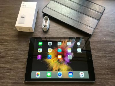 Лот: 9097171. Фото: 1. iPad Air 16 Gb Wifi. Планшеты