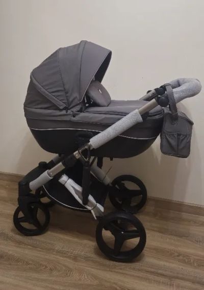 Лот: 25643637. Фото: 1. Новая коляска Luxmom F5 (3в1). Коляски
