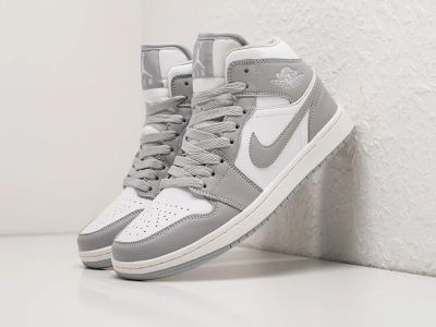 Лот: 20278356. Фото: 1. Кроссовки Nike Air Jordan 1 Mid. Кеды, кроссовки, слипоны