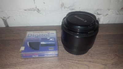 Лот: 14995445. Фото: 1. Объектив Canon EF 50mm f/1.8... Объективы