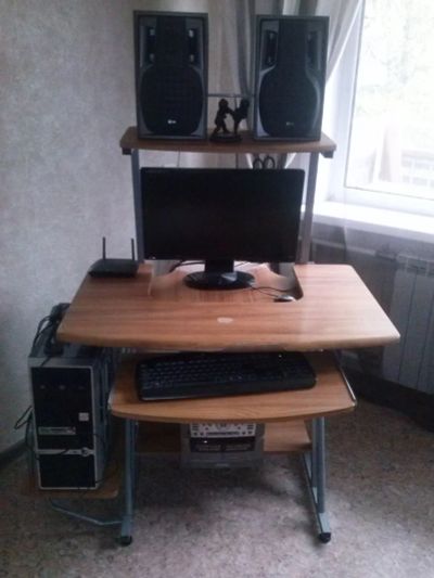 Лот: 4090658. Фото: 1. Компьютерный стол. Компьютерные и письменные столы