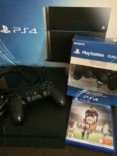 Лот: 8774186. Фото: 1. Продам PS 4+ FIFA 16 +FIFA 17... Игровые приставки, консоли
