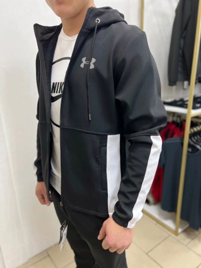 Лот: 19709183. Фото: 1. Костюм Under Armour мужской (спортивный... Спортивные костюмы